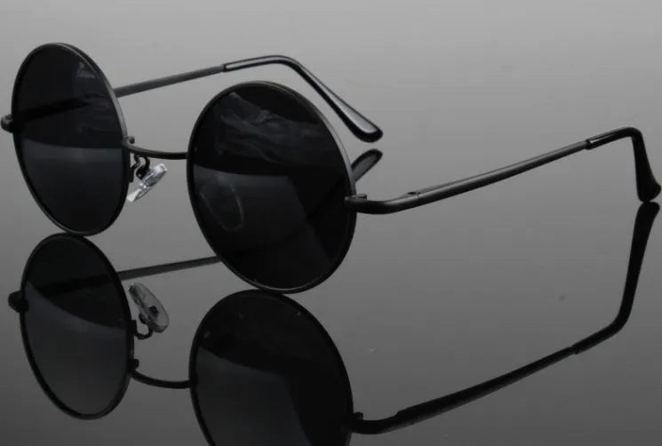 Round polarised sunglasses with metal frame in black with polarised black grey film