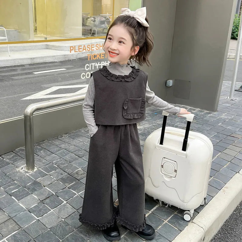 Girls three-piece outfit set in cotton with long sleeve shirt, vest, and trousers, sports style, gray or khaki, sizes 90cm to 140cm