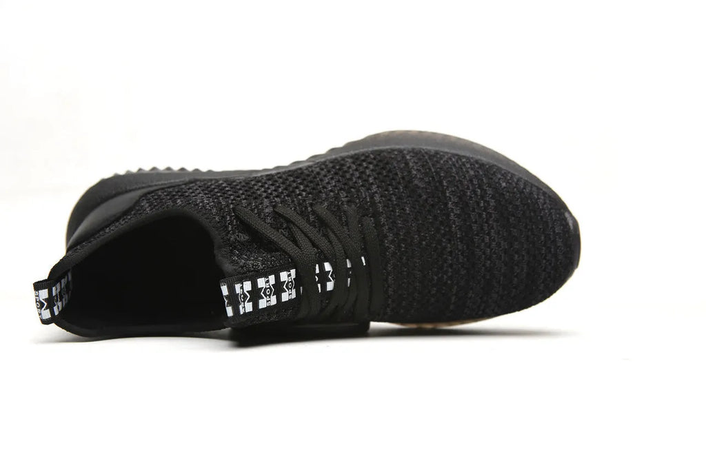 Steel toe cap safety shoes with EVA sole in black colour, low-top design for work and climbing