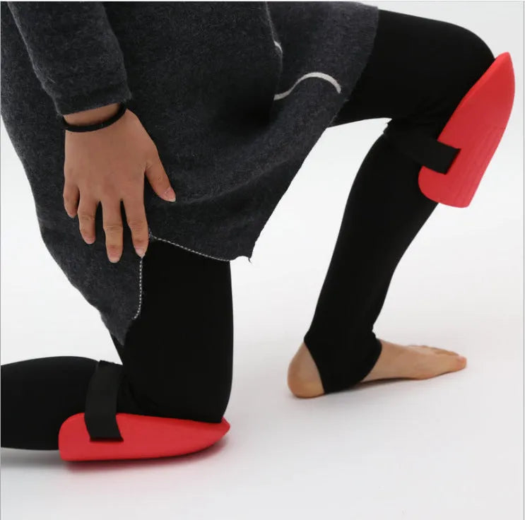 A pair of rectangular EVA foam knee pads in a chosen colour, shown with dimensions for gardening use.