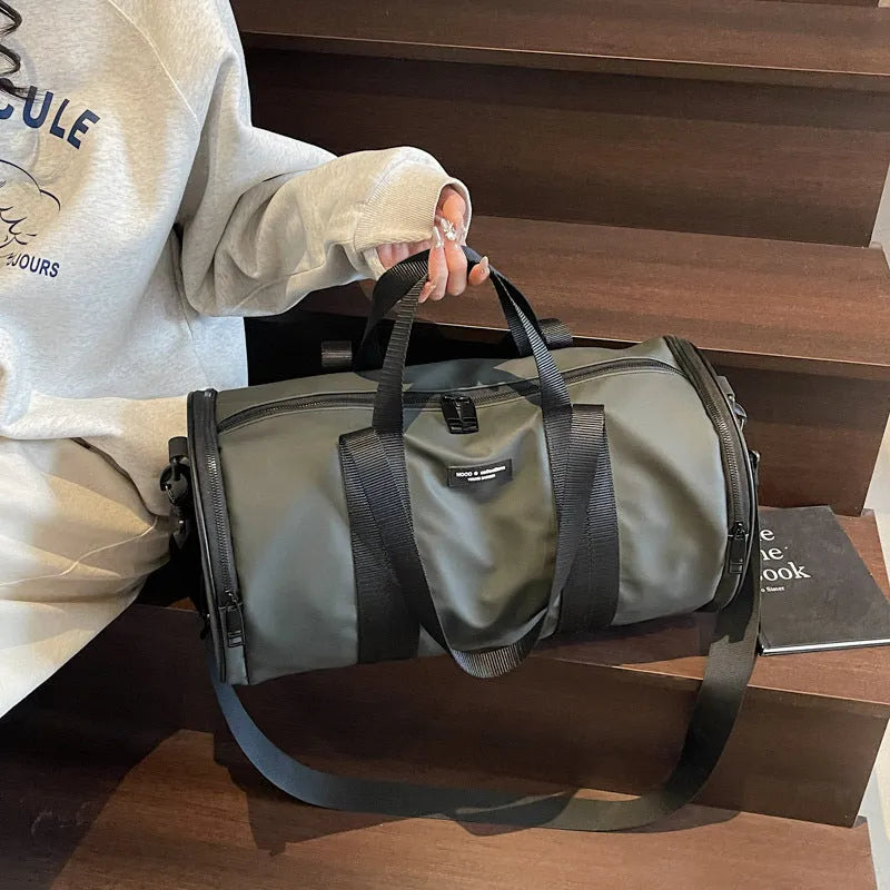 Waterproof Oxford cloth sports handbag in black, lightweight unisex travel bag with solid colour finish