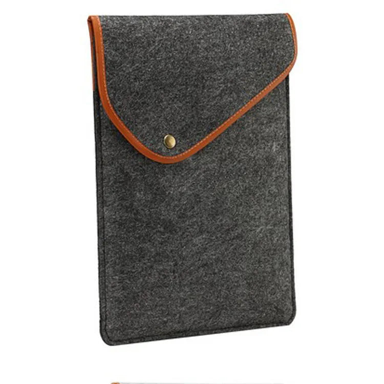 Flat felt bag computer bag in dark gray with magnetic buckle closure, polyester lining, medium hardness