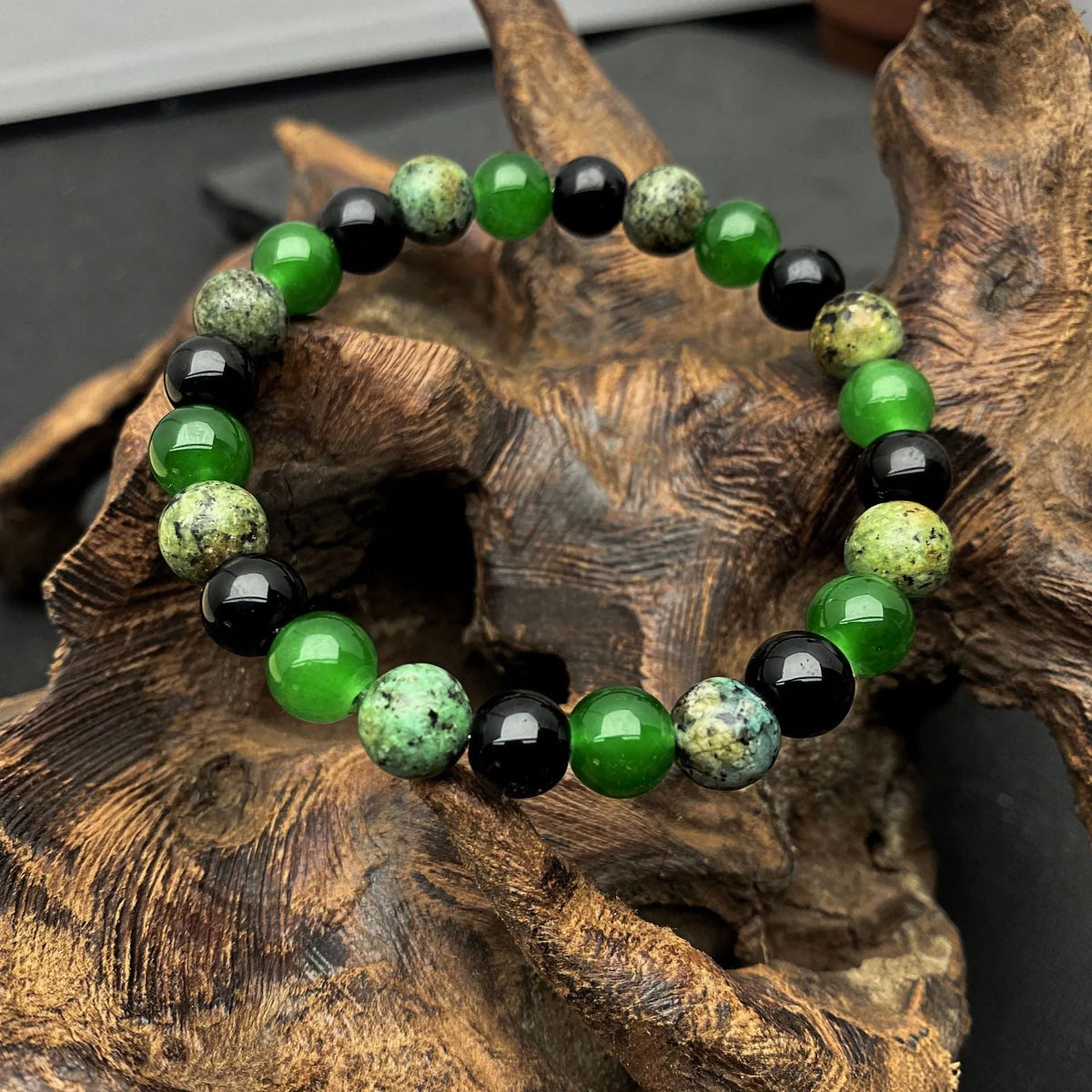 Unisex handmade bracelet with 8mm artificial crystal beads in green onyx and obsidian style colour AL-0293