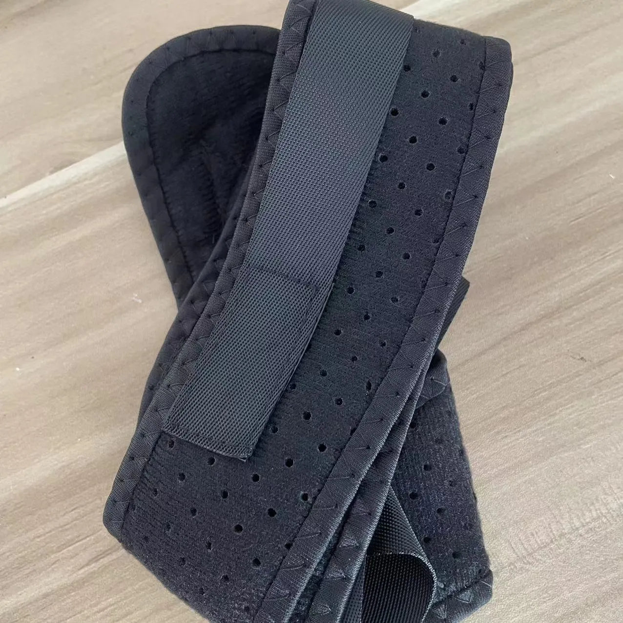 Babaka style nylon back correction posture brace shown on a person, adjustable for anti-humpback support.
