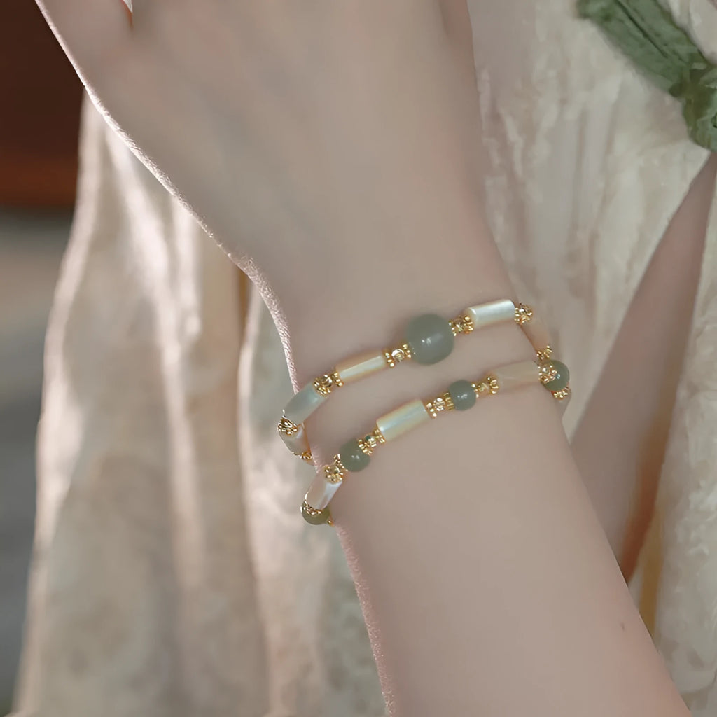Women's Hetian jade white lip shell bracelet with round beads in simple geometric design