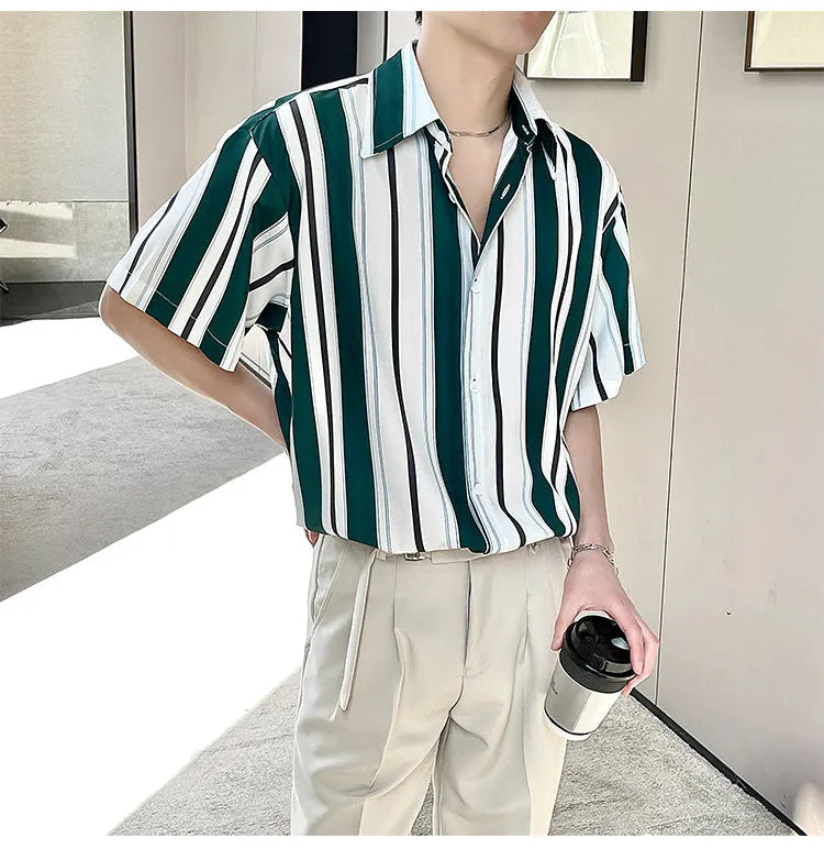 Loose casual ruffian handsome top in green with pointed collar, yarn-dyed fabric