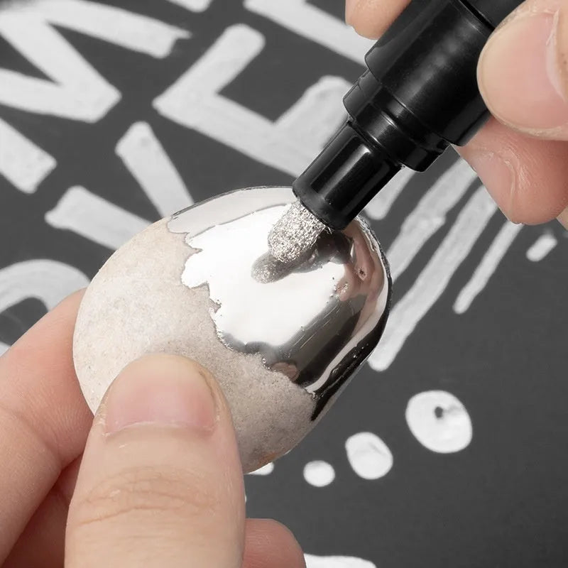 Black waterproof mirror marker pen with choice of 1mm or 2mm tip for glass and whiteboards.