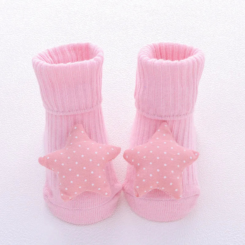 Cotton baby floor socks in assorted colours and prints like blue bow and pink stars on a size chart.