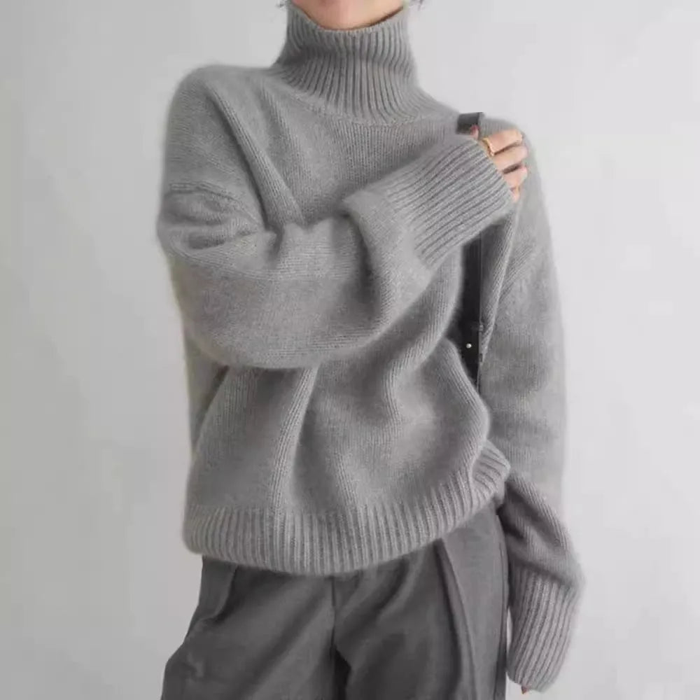 Women's high-neck loose knit pullover sweater in solid colour, thick knit, long sleeves, regular length