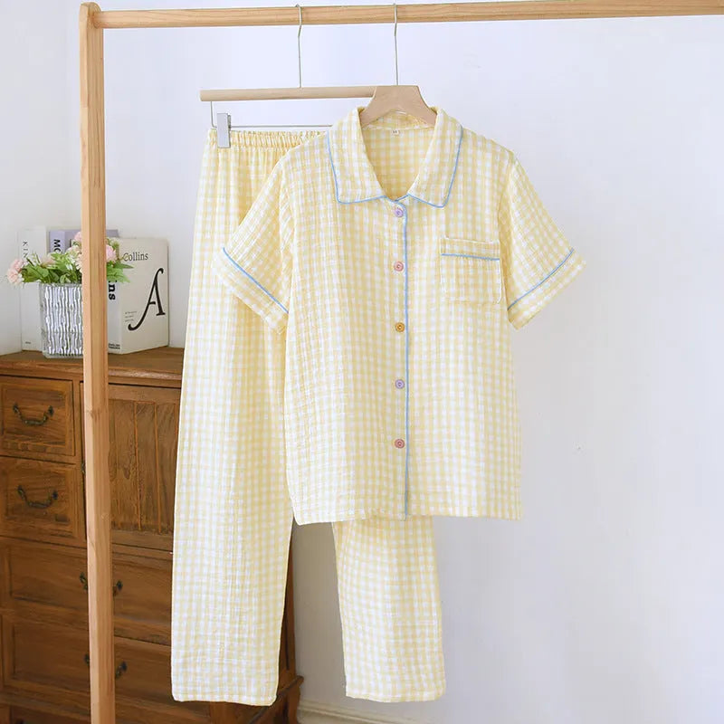 Women's casual cotton gauze short-sleeved top and trousers set in a loose fit for summer.