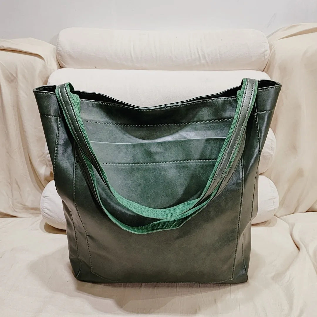 Retro large capacity shoulder bag with big pocket in oil wax leather-look PU, size 36x14x41cm, available in multiple colours.