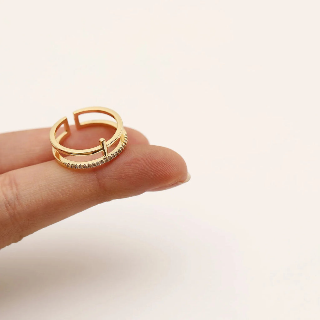 Women's simple ring with inlaid zircon, 14K gold colour on copper, adjustable opening