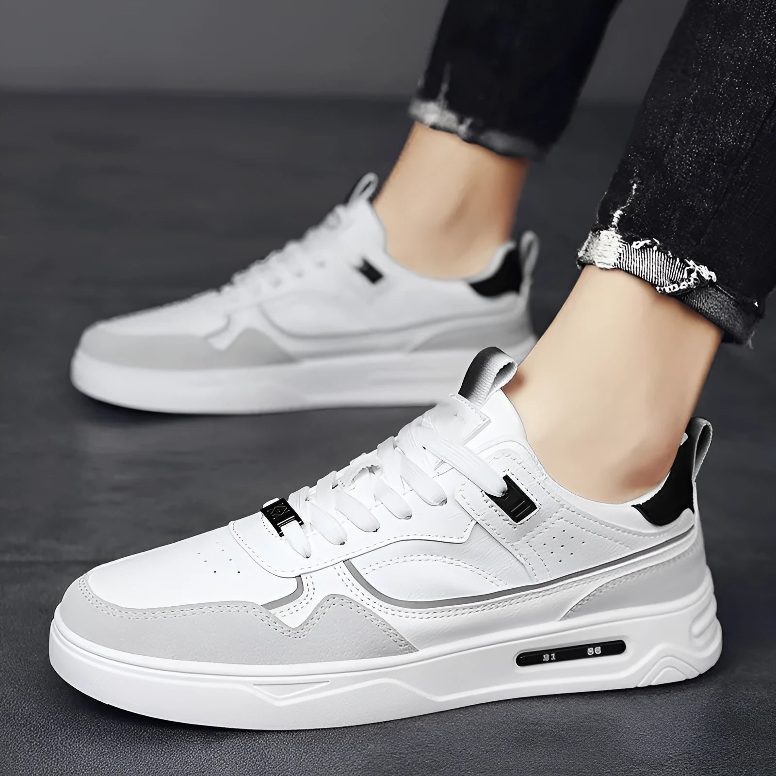 Men and women's casual board shoes in beige and white with rubber sole and mesh upper, flat heel