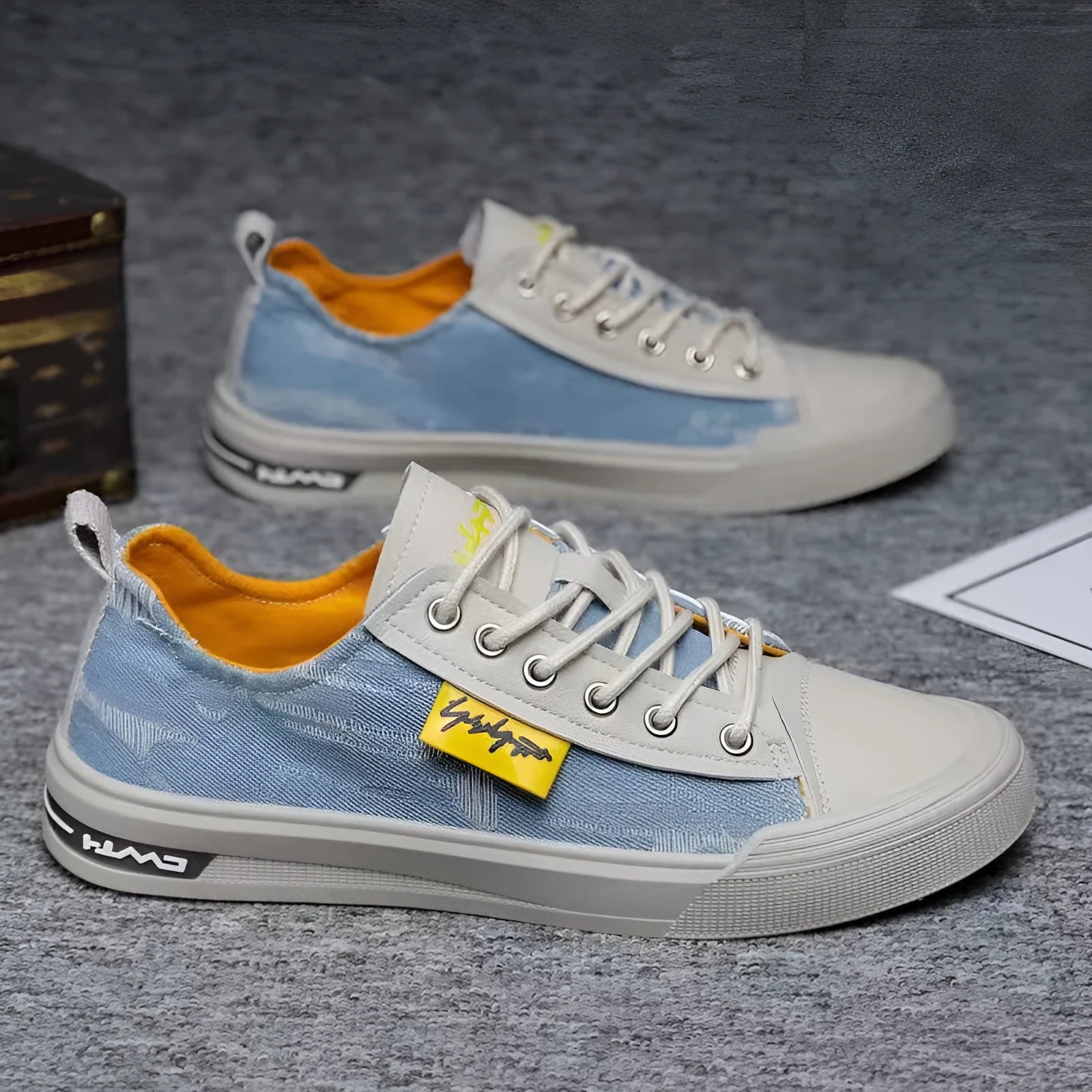 Men's canvas casual shoes in dark blue with round toe and lace-up design