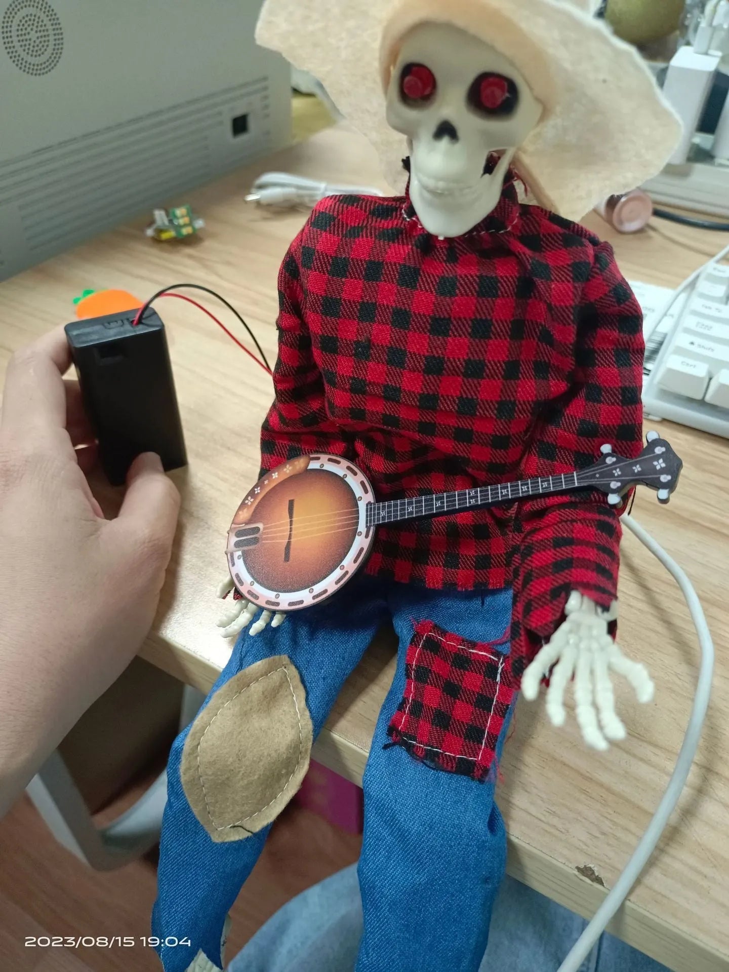 Halloween banjo skeleton decoration plastic skull craft in red classic