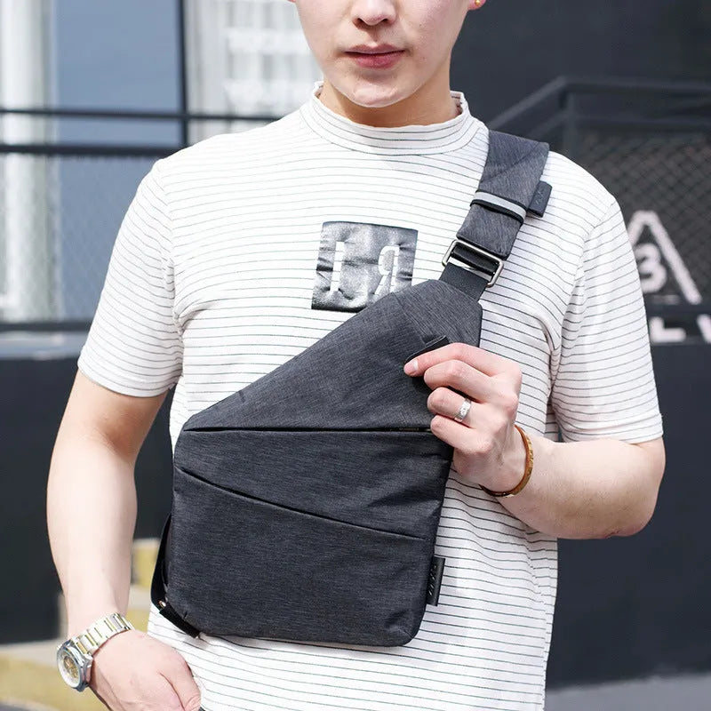 Canvas chest bag for men in black Oxford cloth with zipper closure, worn across the chest for anti-theft security