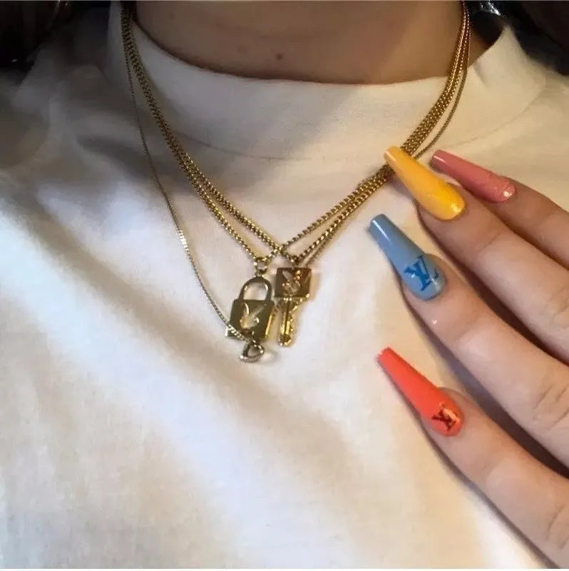 Harajuku shiny alloy rabbit head key lock necklace pendant with electroplated finish and key lock colour option