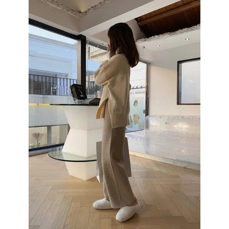 Women's high-waisted knitted wide-leg trousers in straight-leg design for winter wear