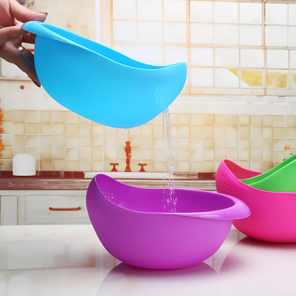 Plastic draining rice sieve in blue, 22.2x17.4x13cm, thick kitchen colander for rinsing rice