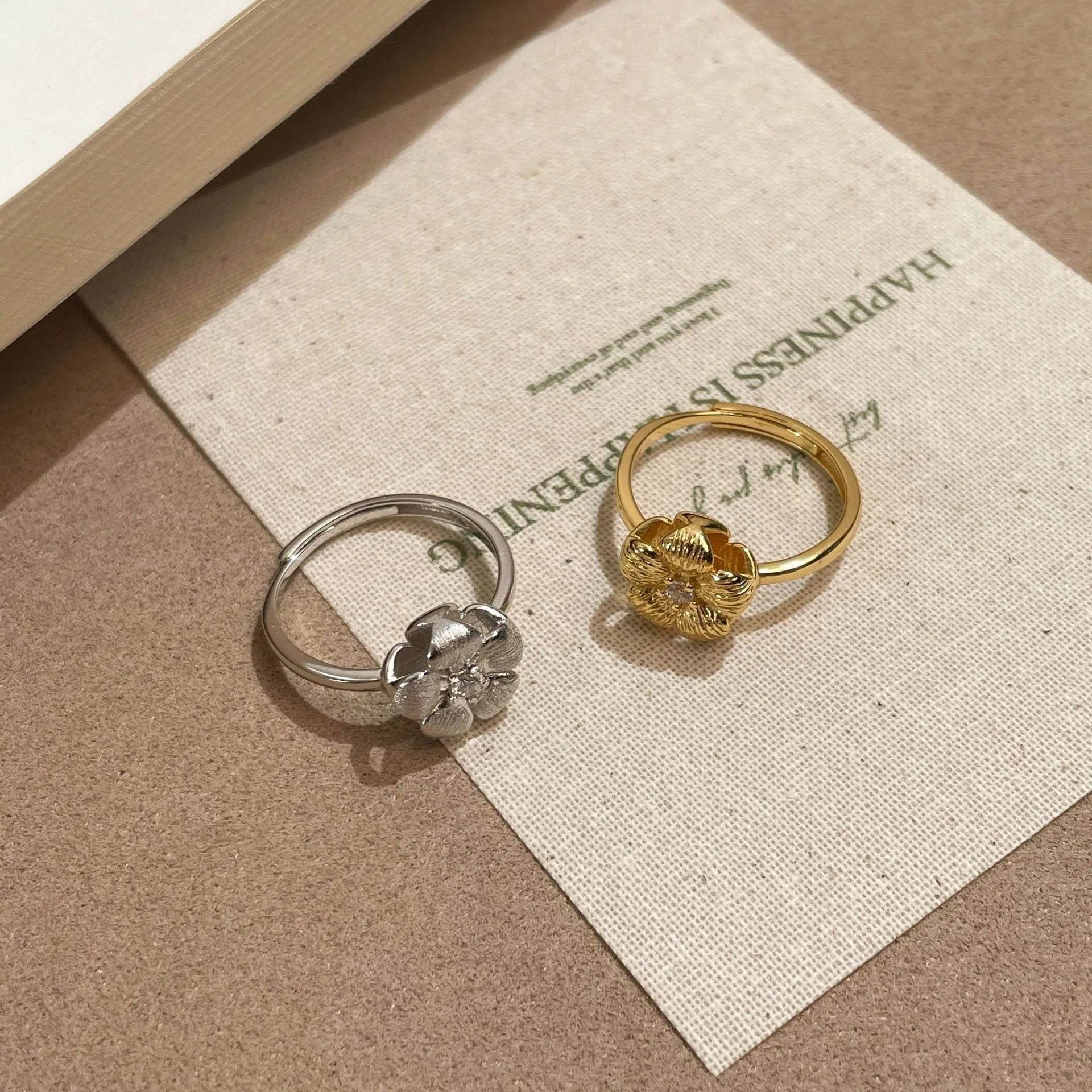 Three-dimensional plum blossom ring for women with adjustable opening in yellow gold colour