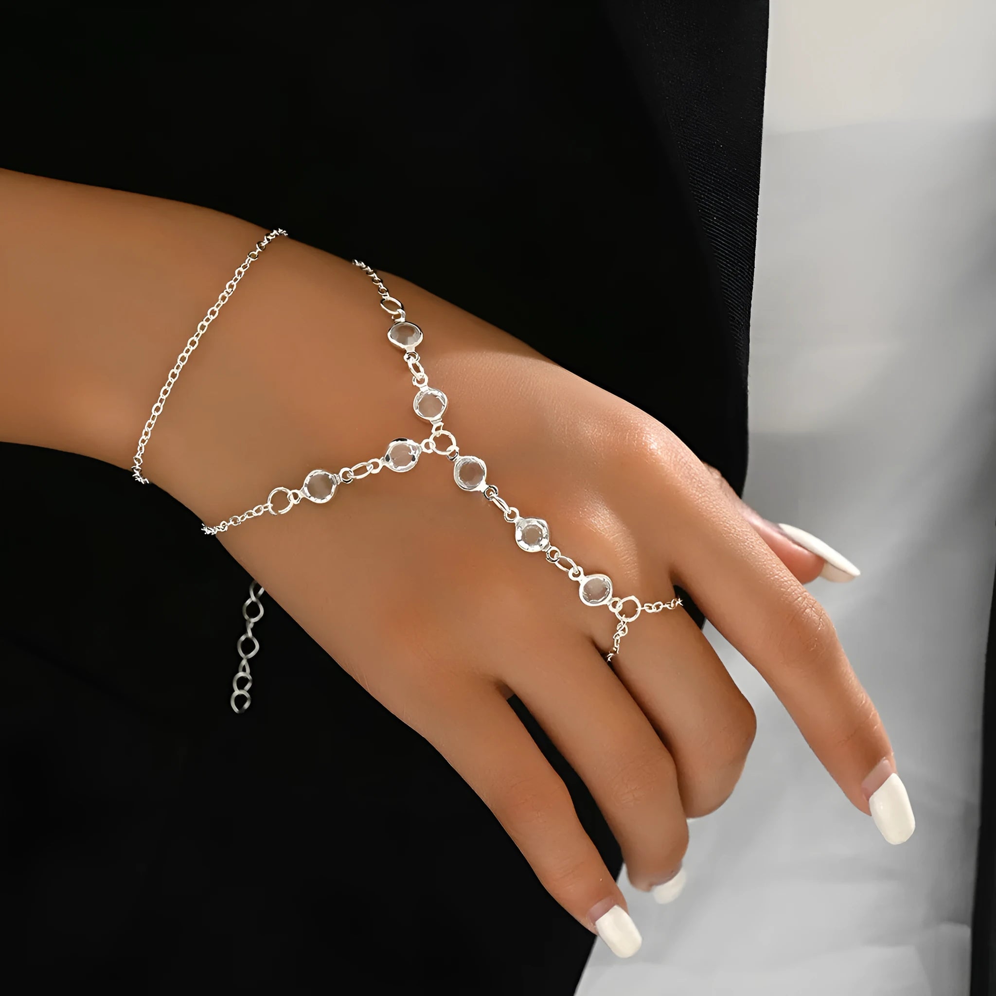 Minimalist copper plastic crystal mitten-type bracelet in gold finish, 20cm length