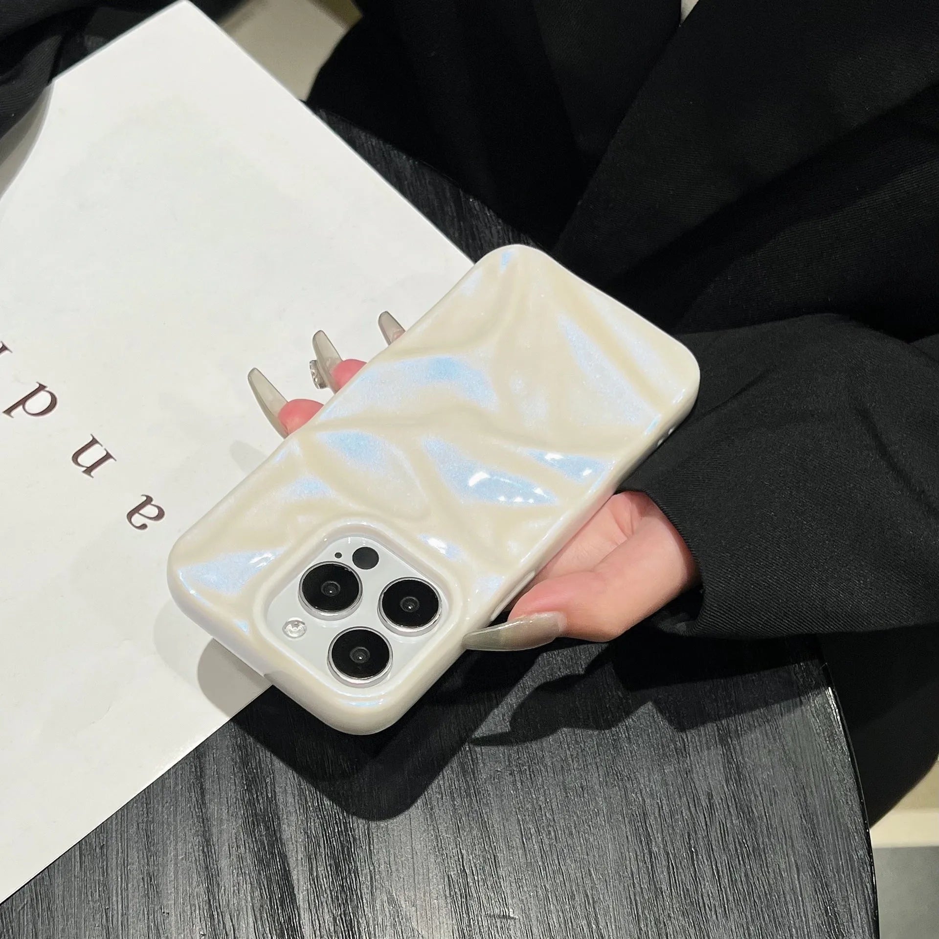 Electroplating three-dimensional pleated TPU phone case in wrinkled pearlescent white for iPhone