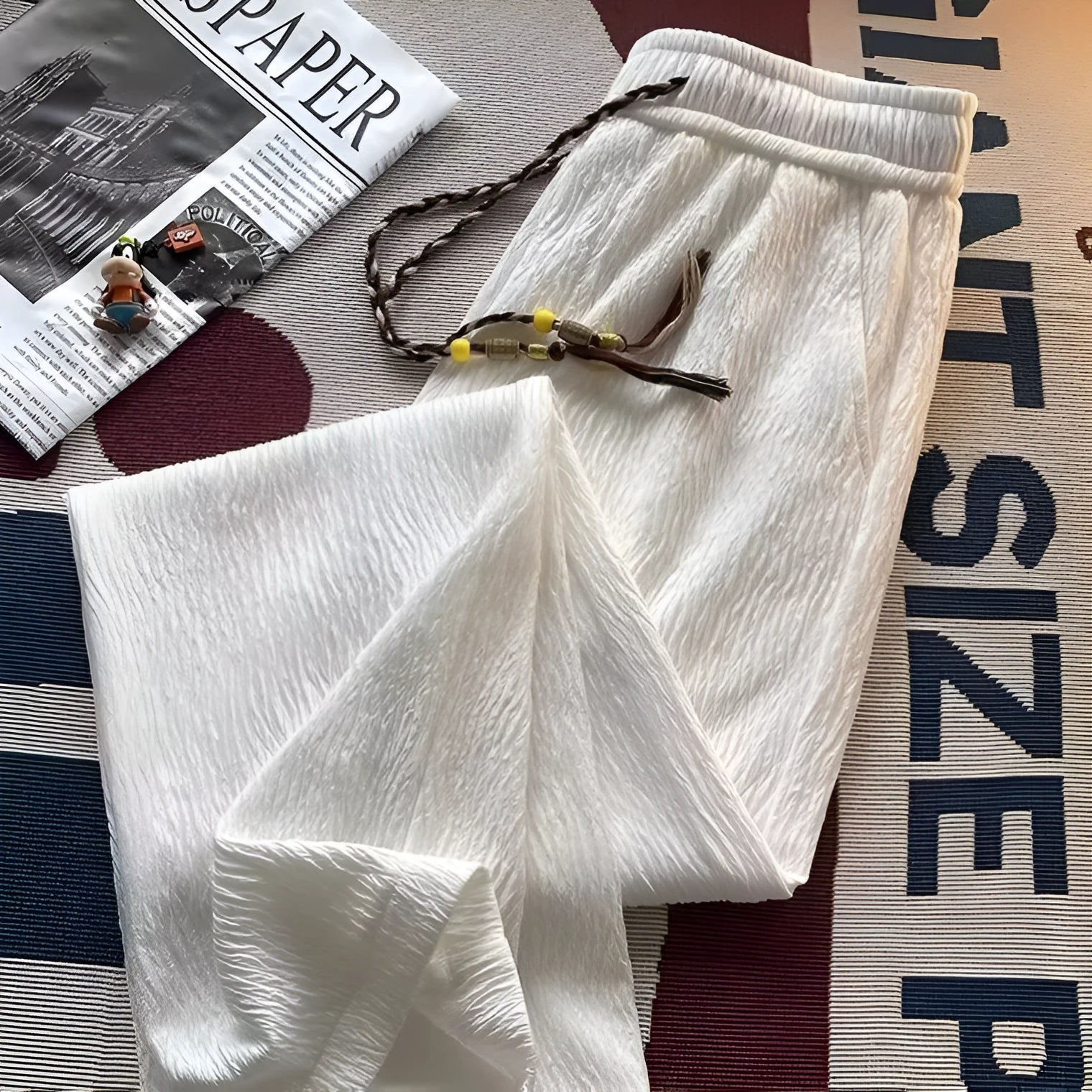 Korean-style men's loose straight-leg trousers with drooping texture in black or white for summer casual wear