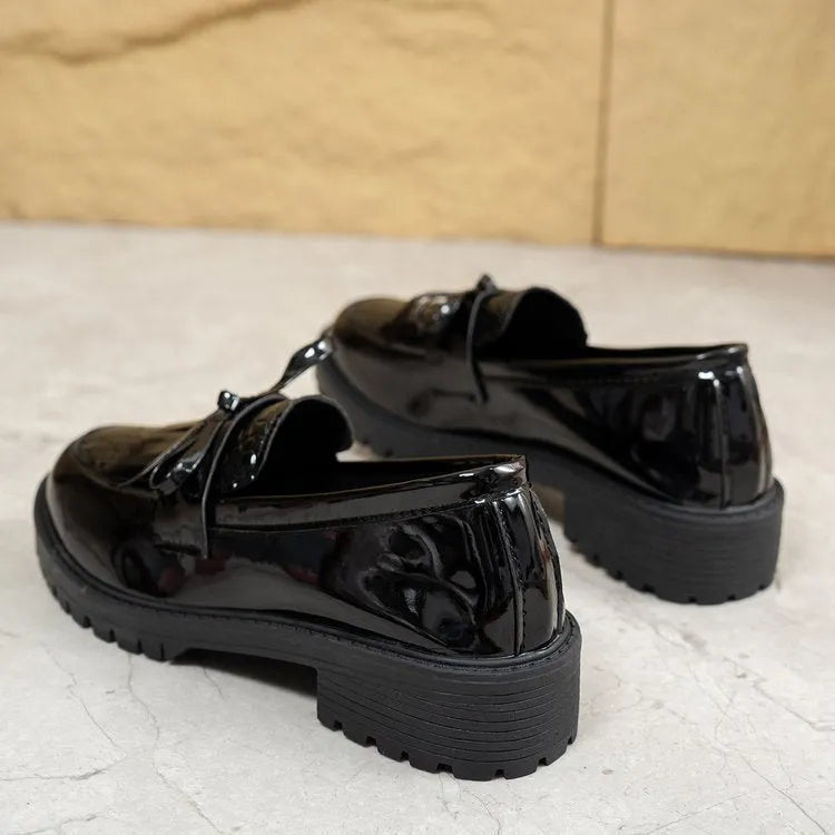 Women's black flat loafers with a decorative bow on the upper, made from artificial PU leather.