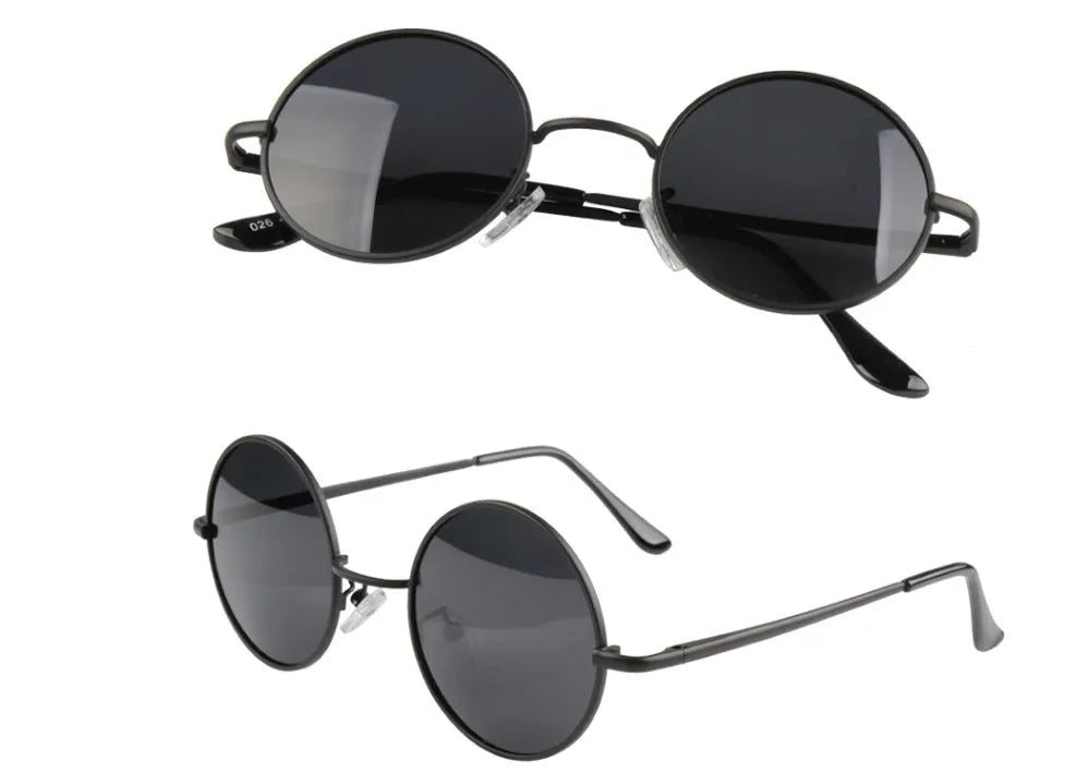 Round polarised sunglasses with metal frame in black with polarised black grey film