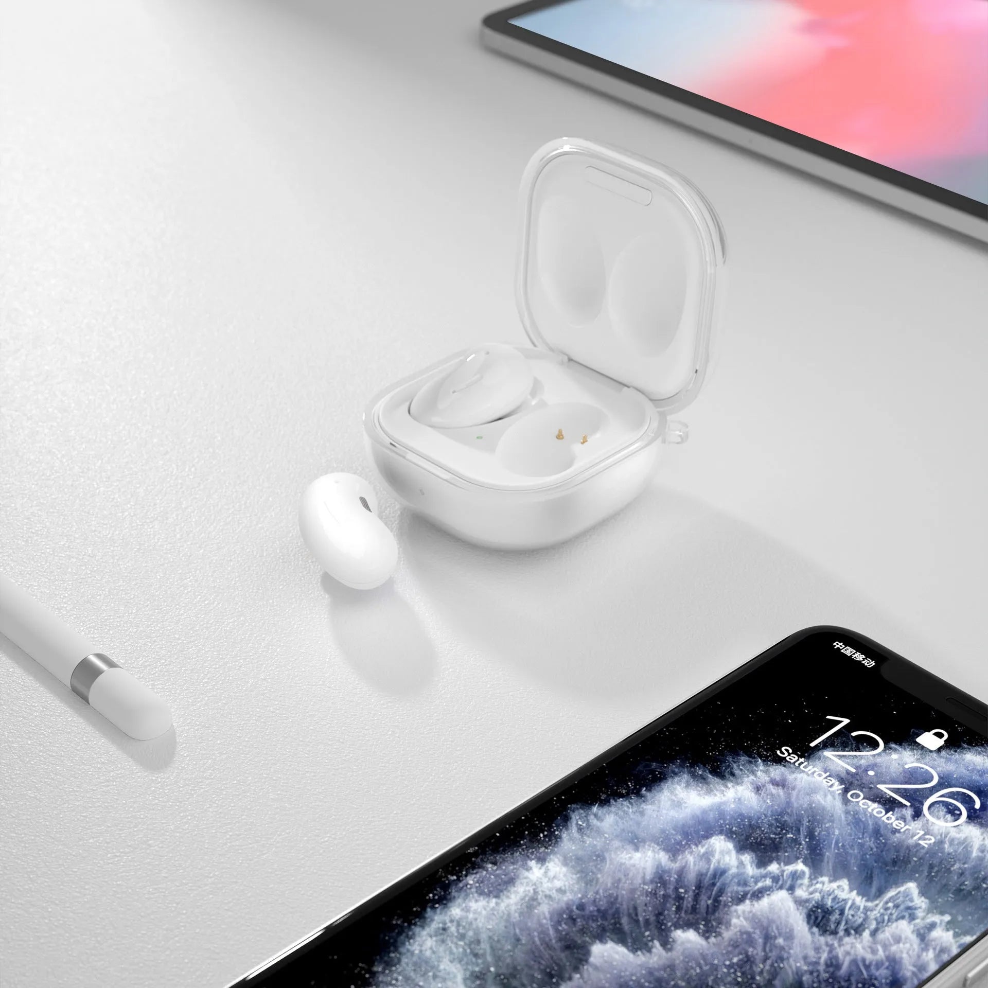 Transparent Bluetooth earphone case in clamshell design with plastic moulding construction