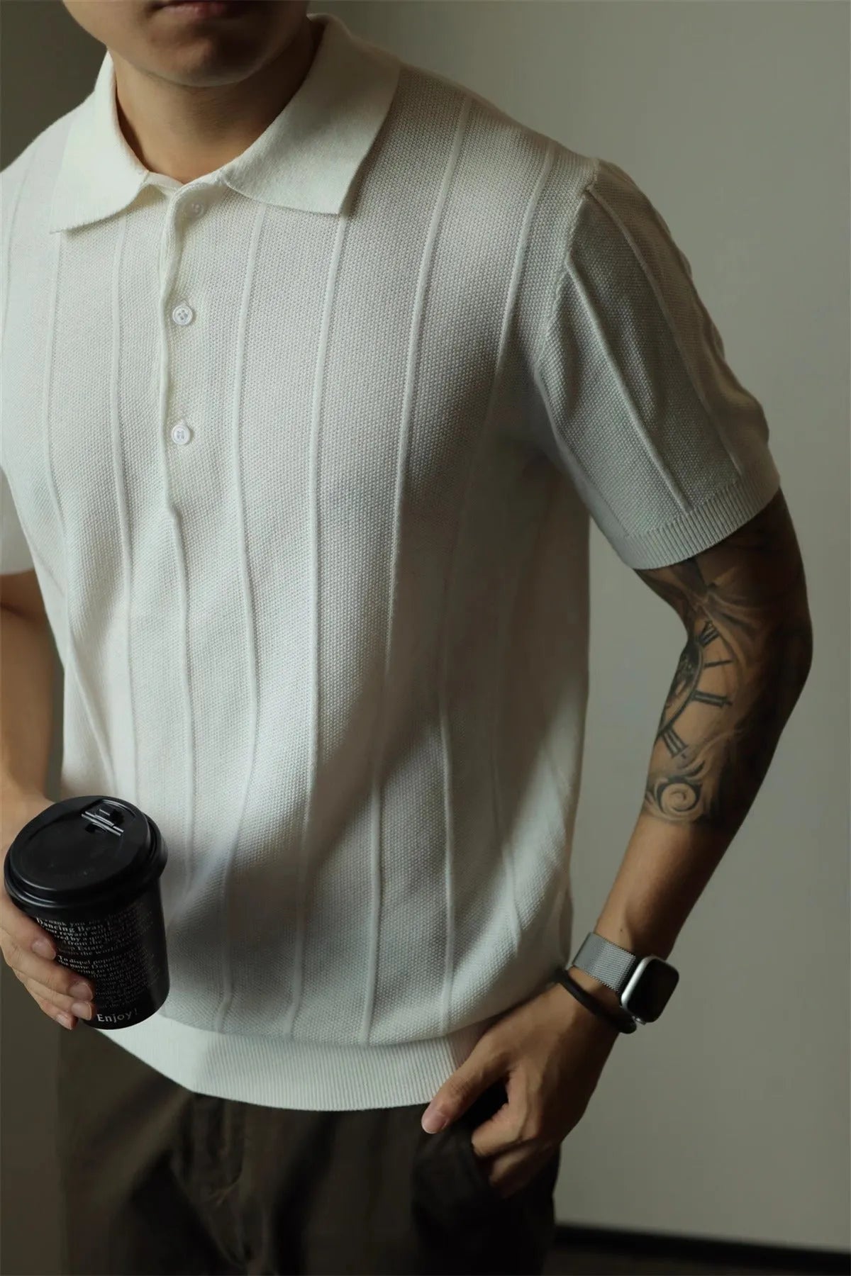 Men's loose fit solid colour basic t-shirt in black and white, pullover style