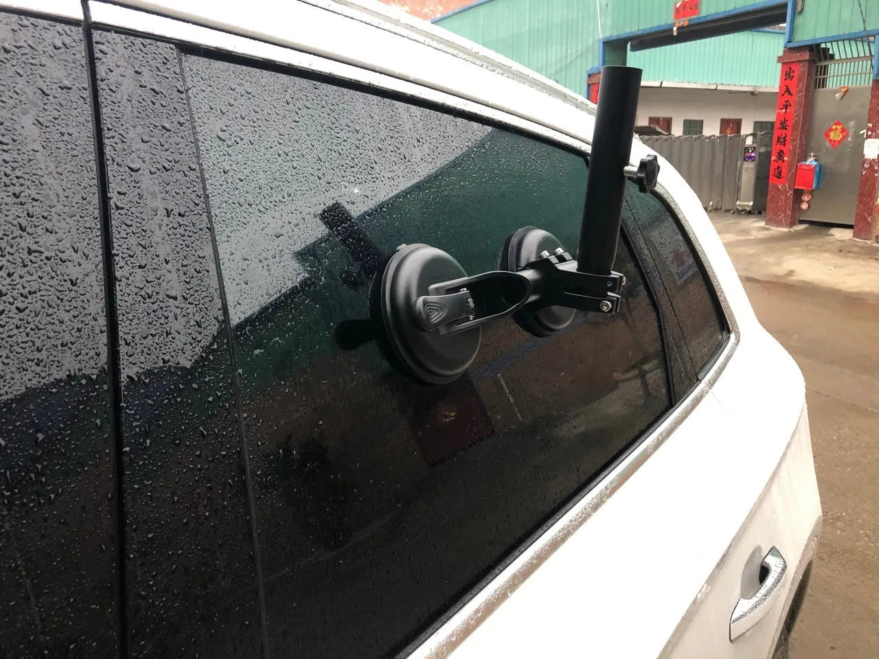 Black ABS off-road car sucker base with a round rubber sucker for mounting flagpoles on vehicle glass.
