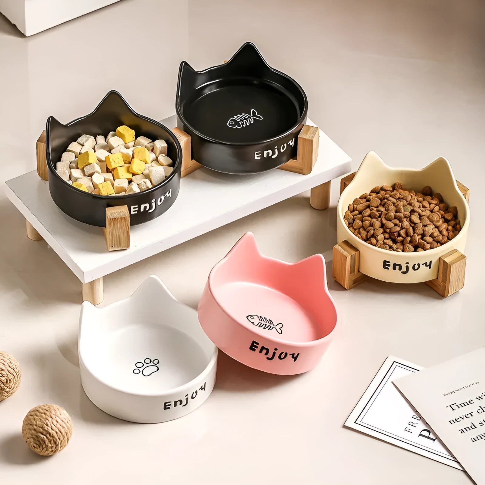 Ceramic cat bowl set with wooden anti-slip frame in cat paw design