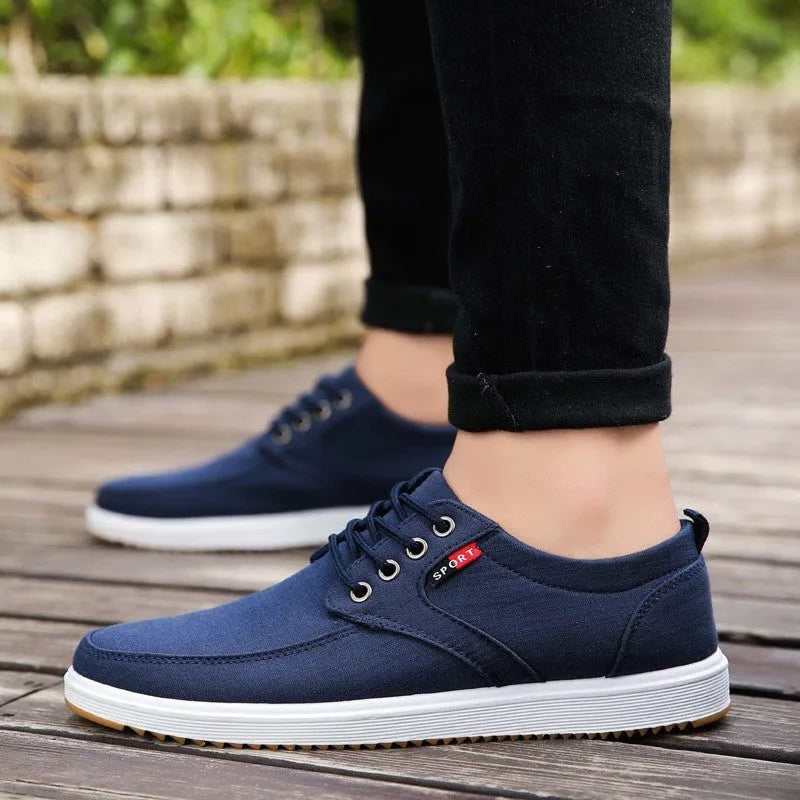 Men's lace-up canvas casual walking shoes in black with flat heel and lace-up design