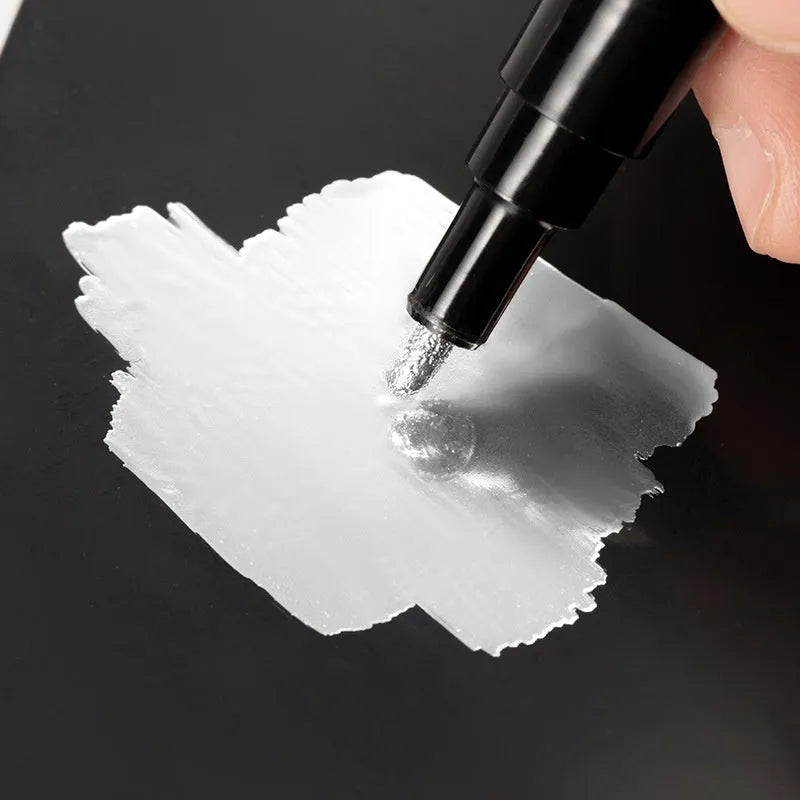 Black waterproof mirror marker pen with choice of 1mm or 2mm tip for glass and whiteboards.
