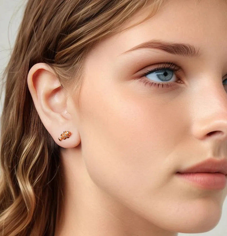 Clownfish stud earrings in 925 silver with dripping oil finish, colour SCE1918, one pair