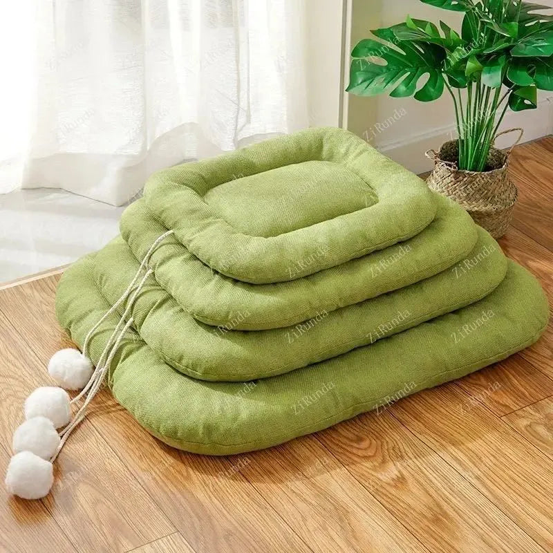 Four-season pet cushion mat with removable top layer in brown and green colours