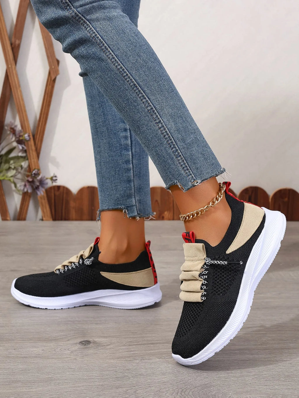 Women's casual non-slip flat heel running shoes in black, fabric upper, lace-up closure, EVA sole, size 38
