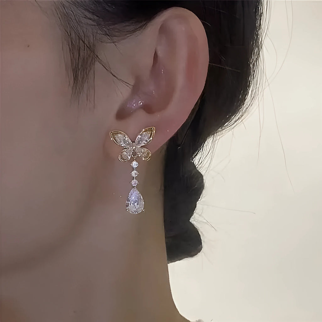 Bow shape stud earrings in platinum colour with electroplated finish on zinc alloy
