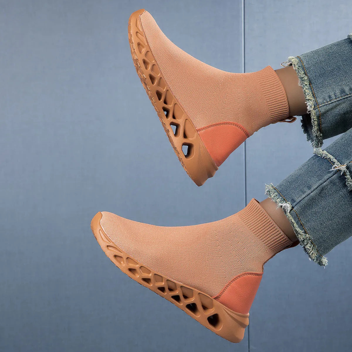 Women's low-top casual mesh slipper in black with flat heel and round toe.