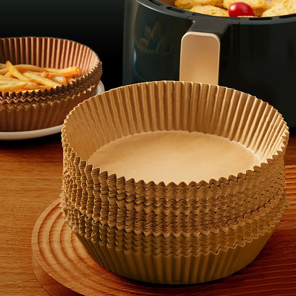 Round white disposable parchment paper liner for air fryer with a 4.5cm edge.