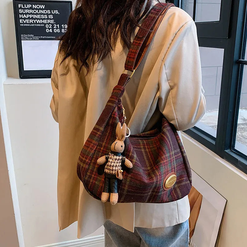 Women's large wool shoulder bag in horizontal square shape with cross-body strap