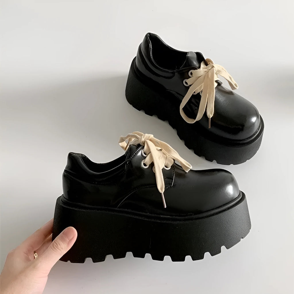 Women's matte black retro lace-up shoes with a thick rubber sole and a 6-8cm English muffin heel.