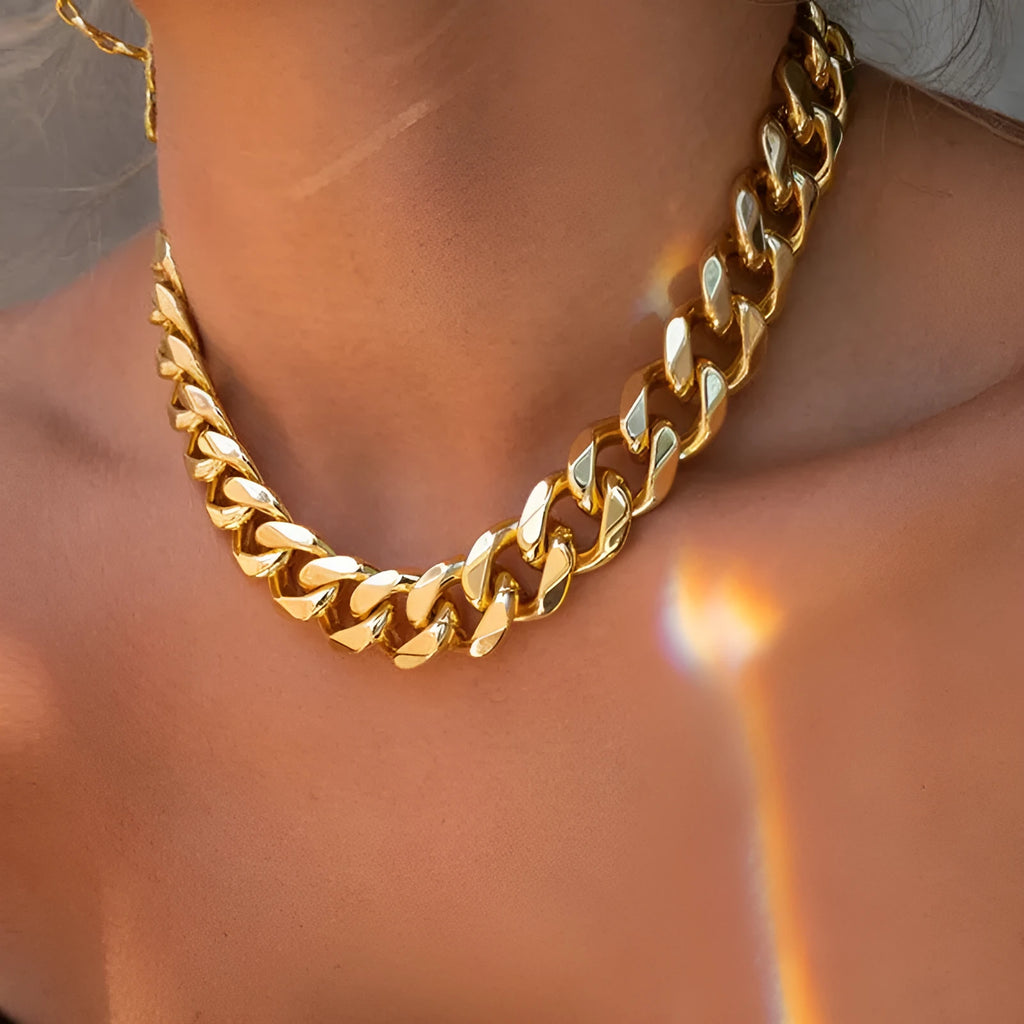 Women’s gold alloy chain necklace with 32cm length and 6cm extension