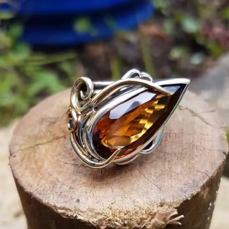 Retro creative bud design women's ring in zinc alloy drop shape luxury bud colour