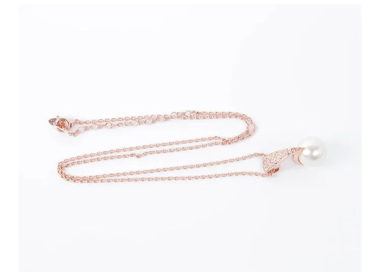 Creative bridal pearl necklace earrings set Korean style rose gold with mother-of-pearl pendant on model