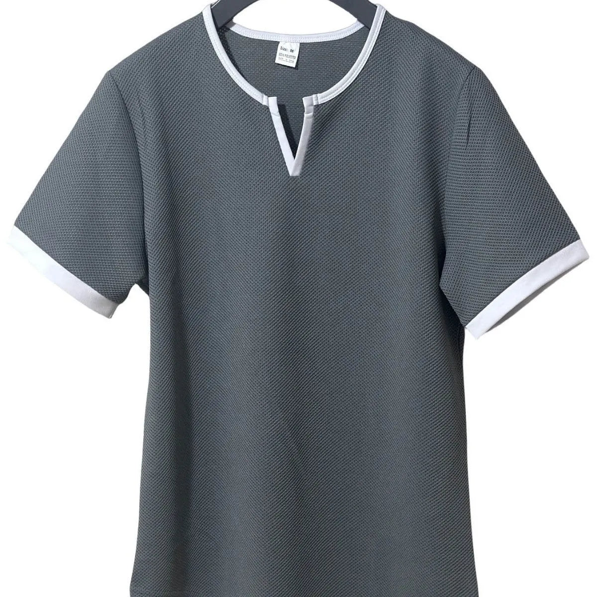 Men's colour-block V-neck outdoor sports t-shirt in waffle-textured polyester fabric.