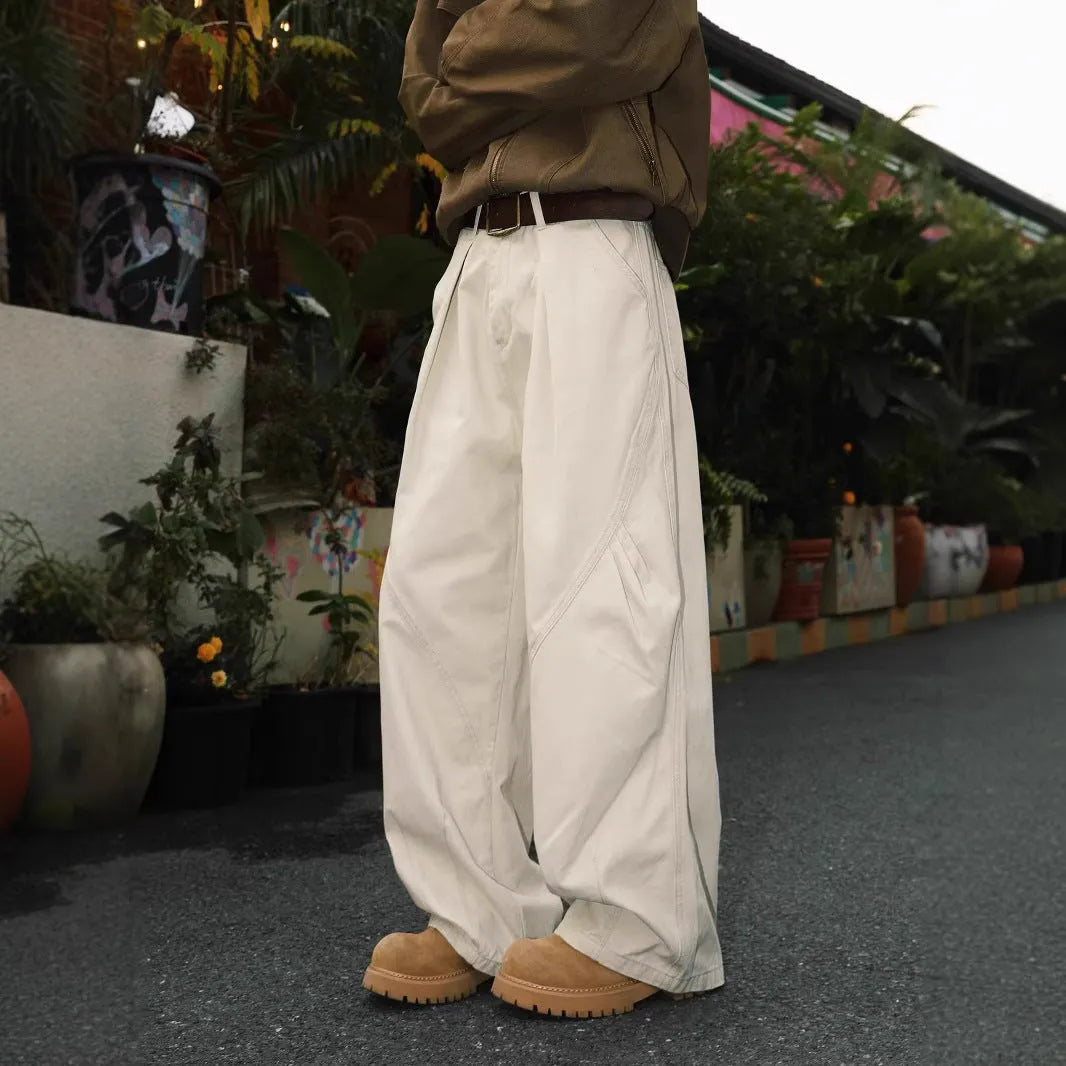 Men's pleated straight-leg trousers in stripe pattern with elastic waistband