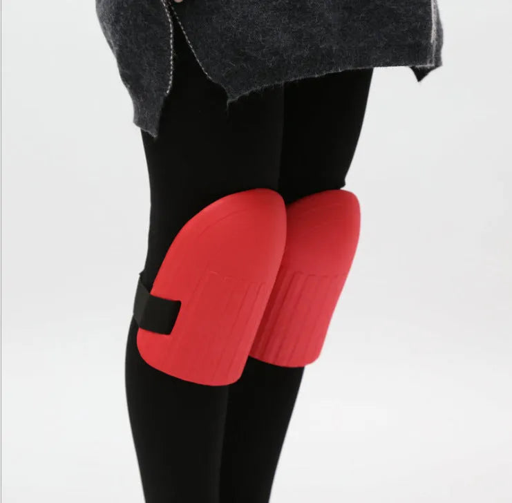 A pair of rectangular EVA foam knee pads in a chosen colour, shown with dimensions for gardening use.