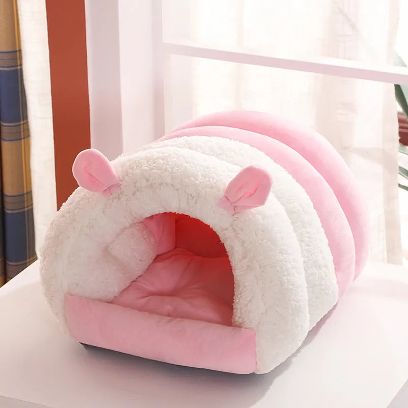 Closed cat nest with fleece lining in blue, pink, or purple, shown in M and S sizes.
